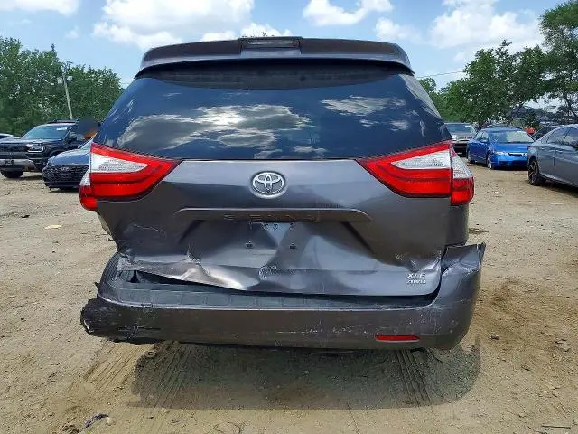2018 TOYOTA SIENNA XLE 7-PASSENGER  