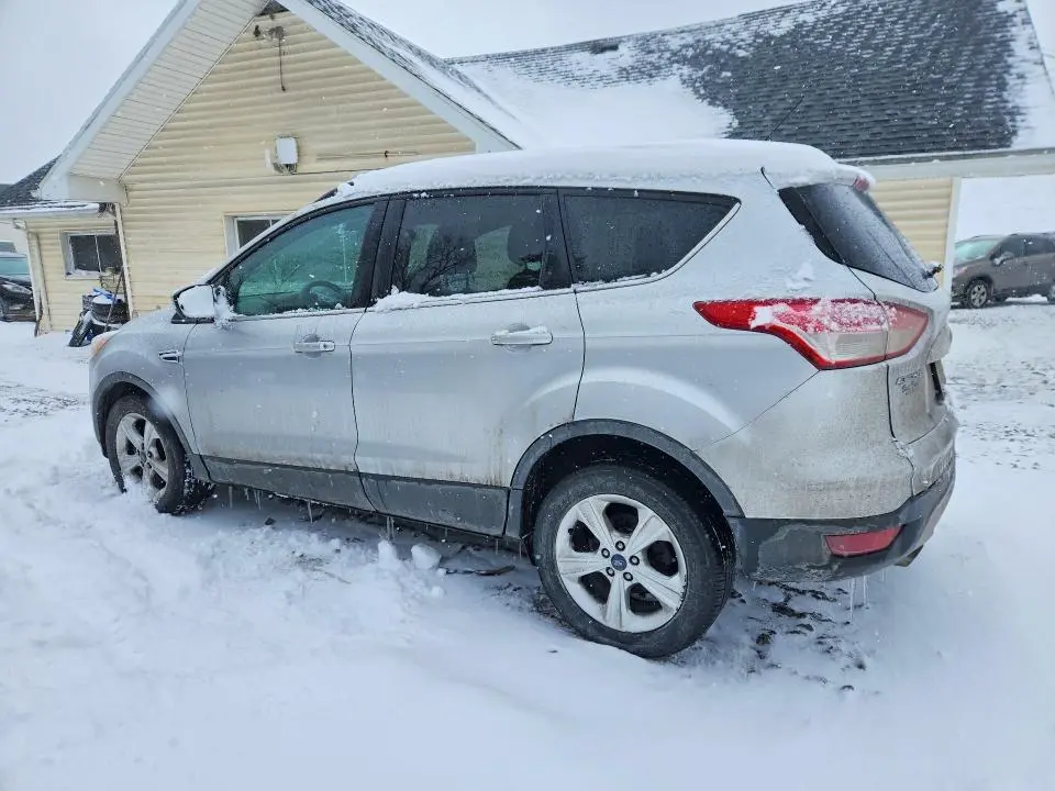 2016 FORD ESCAPE SE  
