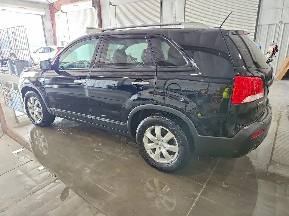 2013 KIA SORENTO LX  