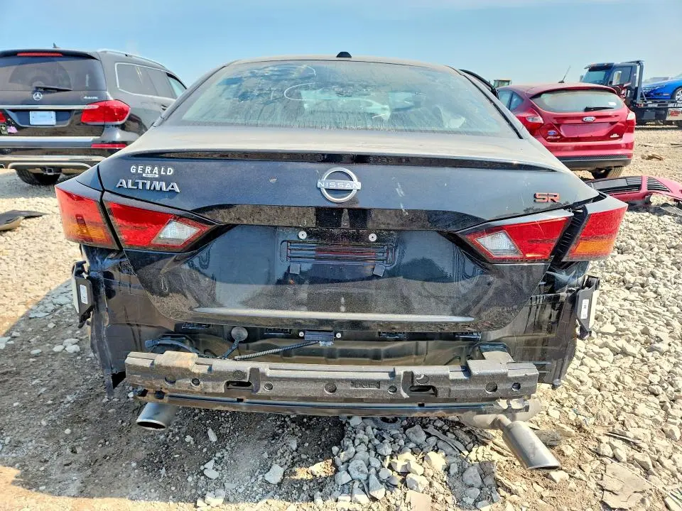 2023 NISSAN ALTIMA SR  