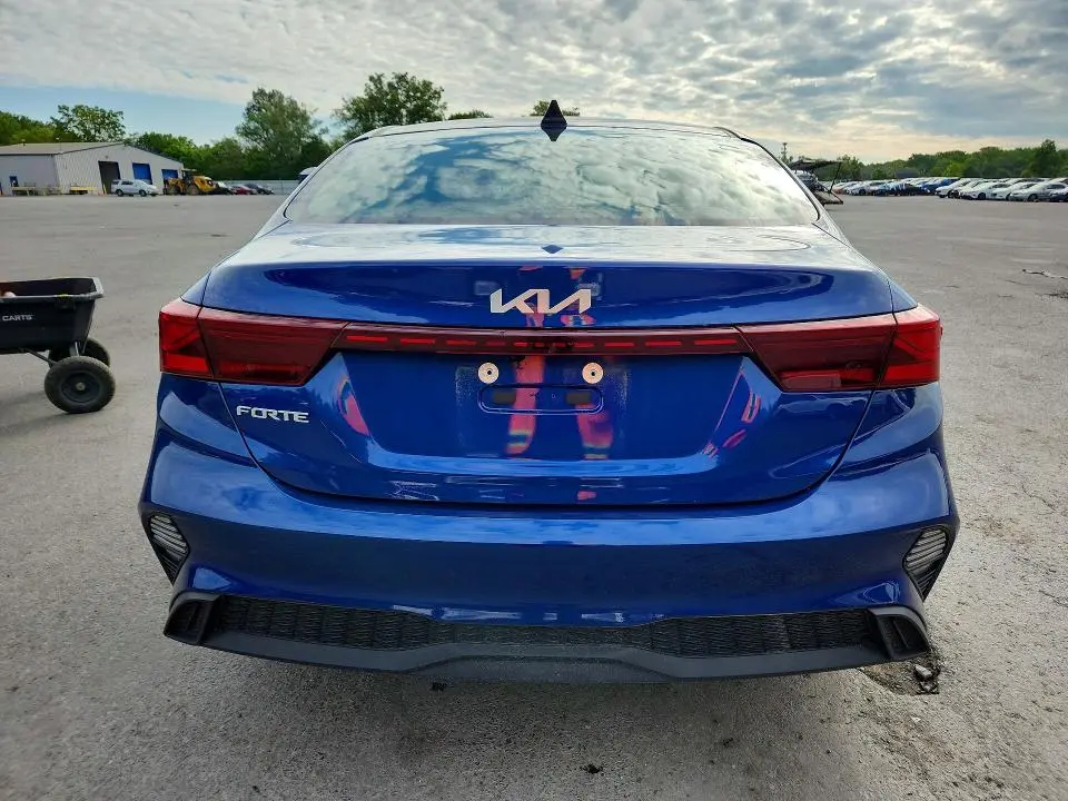 2023 KIA FORTE LXS  