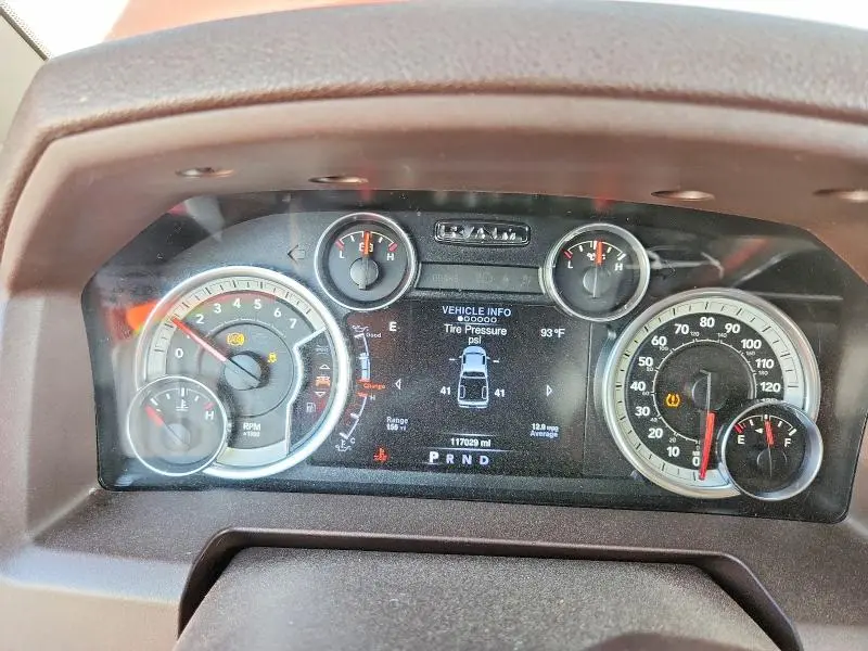 2016 RAM 1500 SLT  
