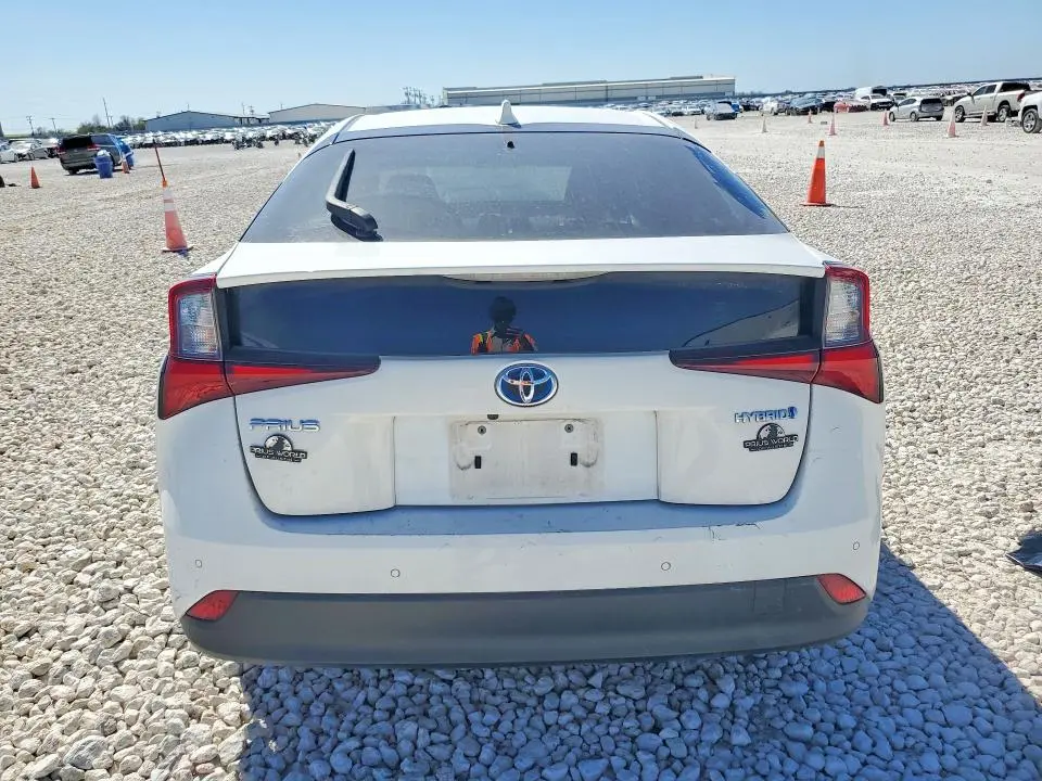 2021 TOYOTA PRIUS LE  