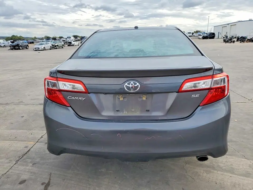 2014 TOYOTA CAMRY SE  