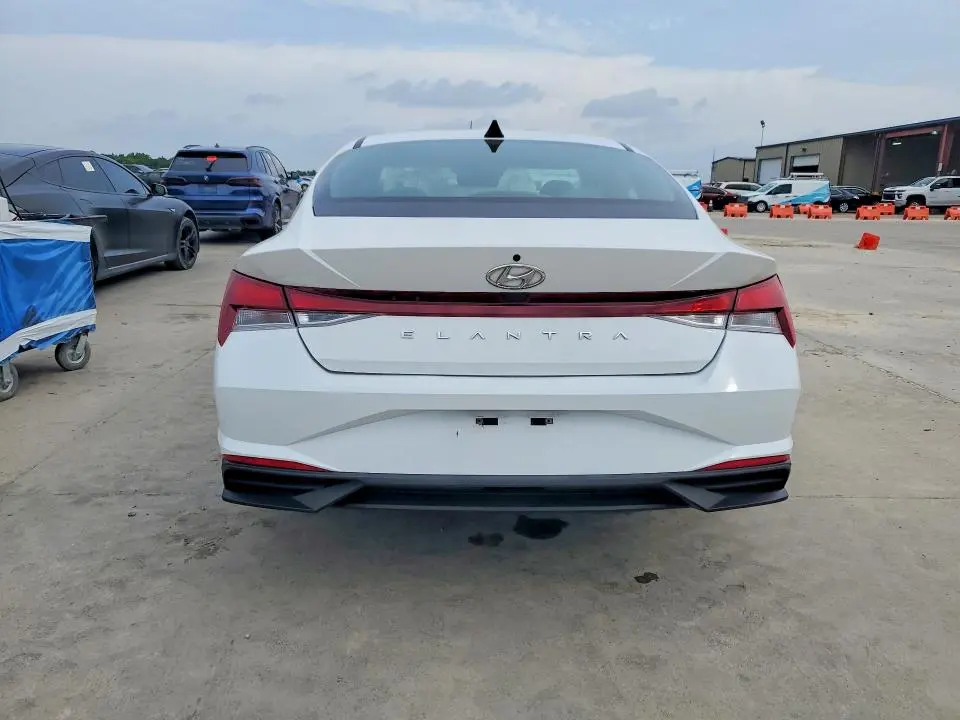 2023 HYUNDAI ELANTRA SE  