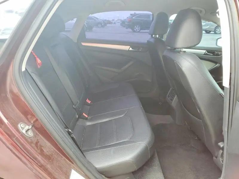 2013 VOLKSWAGEN PASSAT SE  