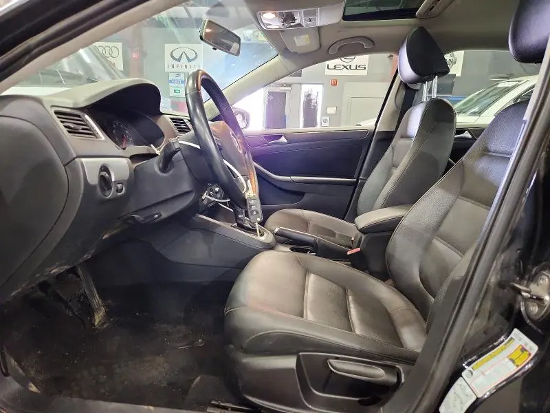2011 VOLKSWAGEN JETTA SE  