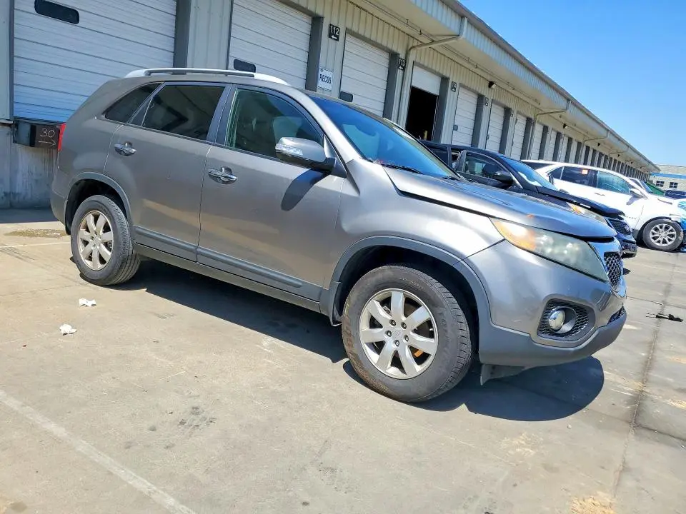 2011 KIA SORENTO LX  