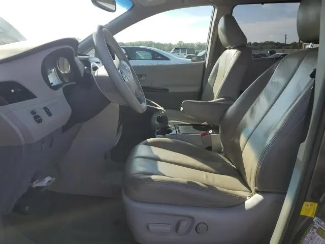 2013 TOYOTA SIENNA LE  
