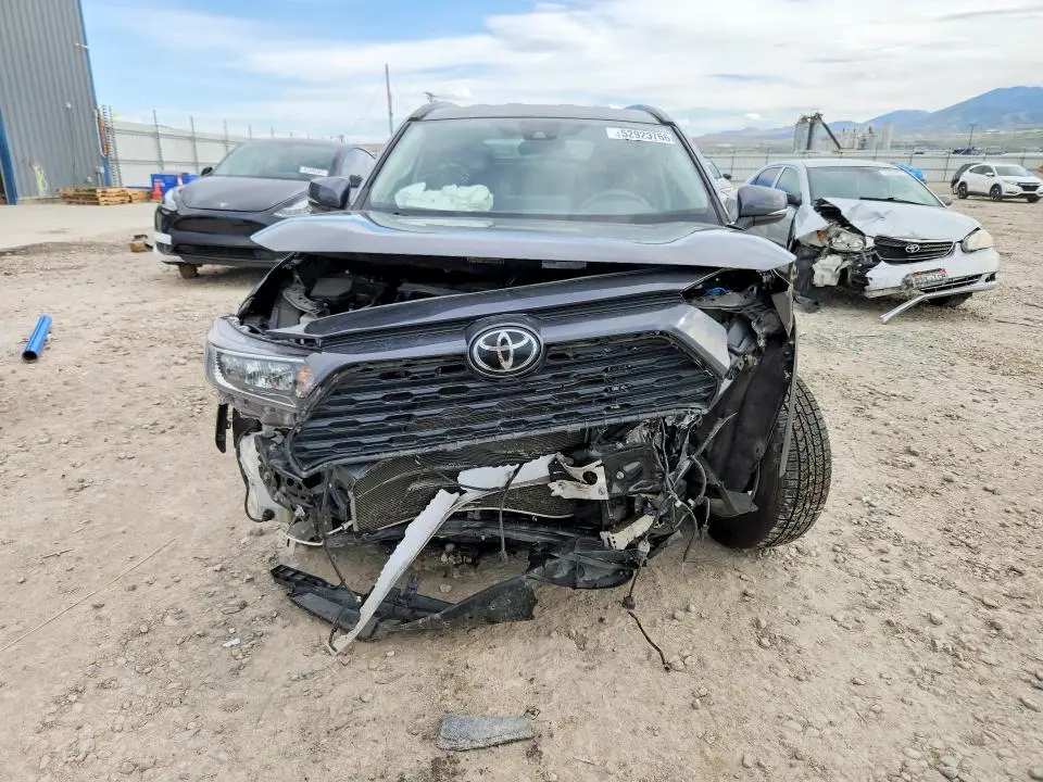 2021 TOYOTA RAV4 XLE  