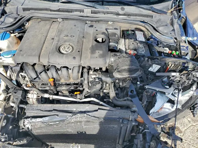 2013 VOLKSWAGEN JETTA SE  