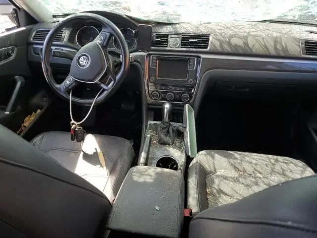 2016 VOLKSWAGEN PASSAT SE  
