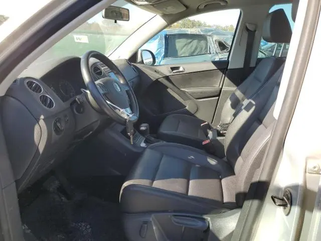 2010 VOLKSWAGEN TIGUAN S  