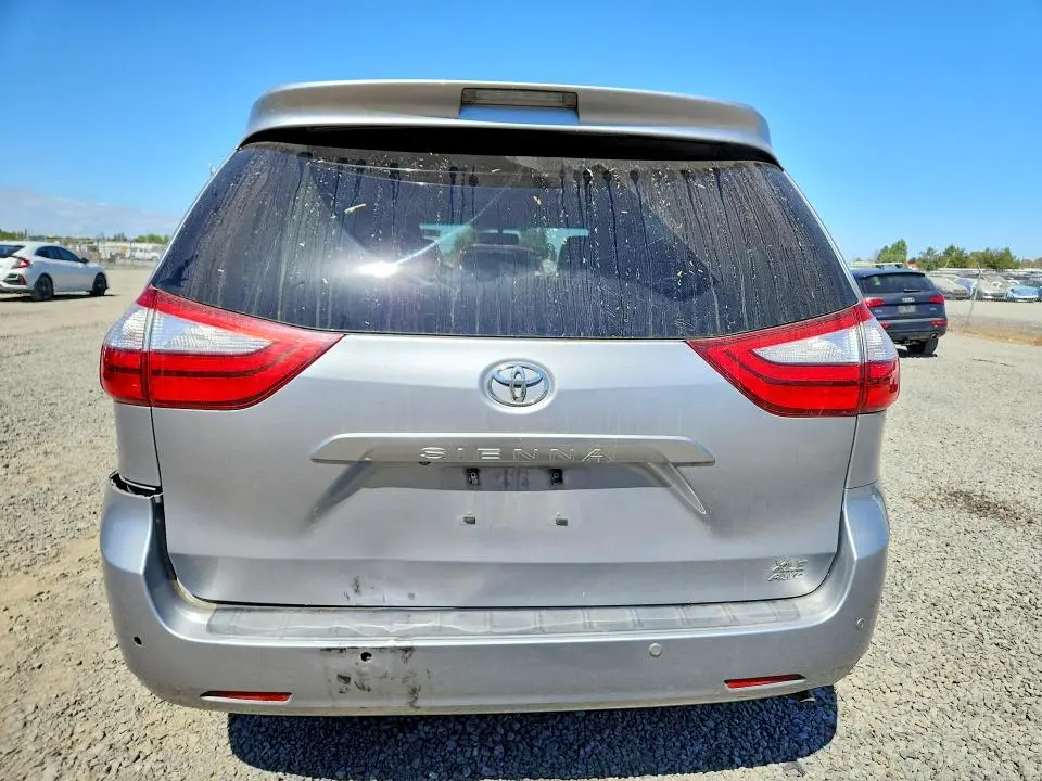 2015 TOYOTA SIENNA XLE PREMIUM 7-PASSENGER  