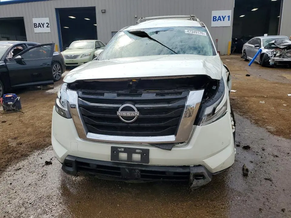 2024 NISSAN PATHFINDER SL  