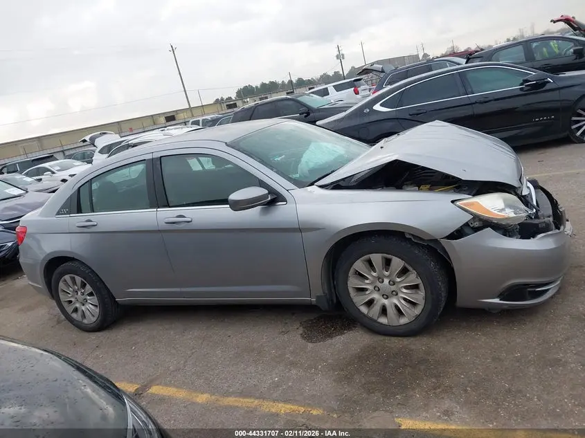 2014 CHRYSLER 200 LX