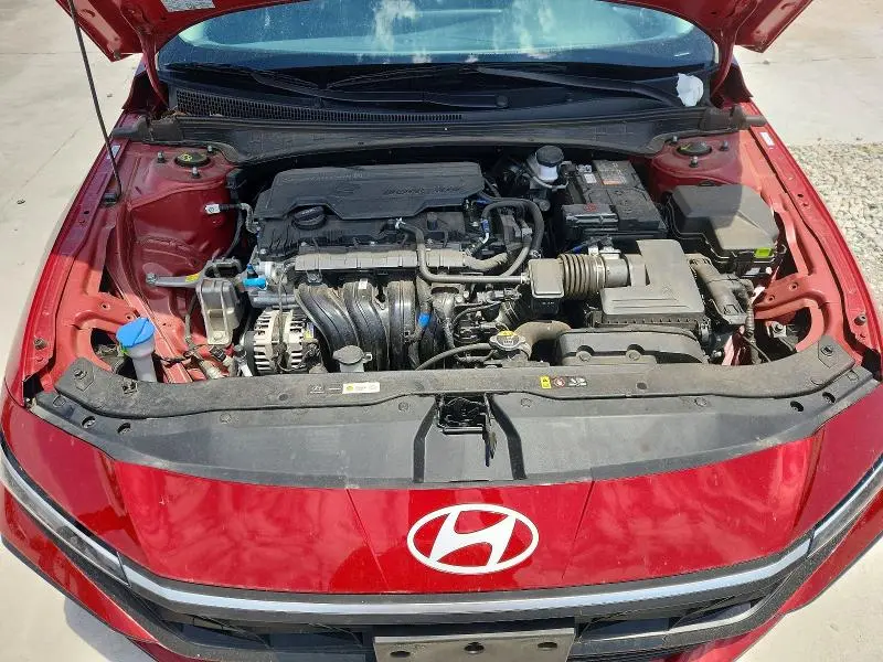2025 HYUNDAI ELANTRA SE  