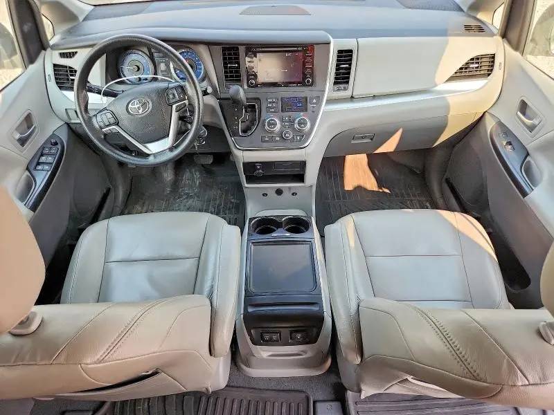 2019 TOYOTA SIENNA LE  