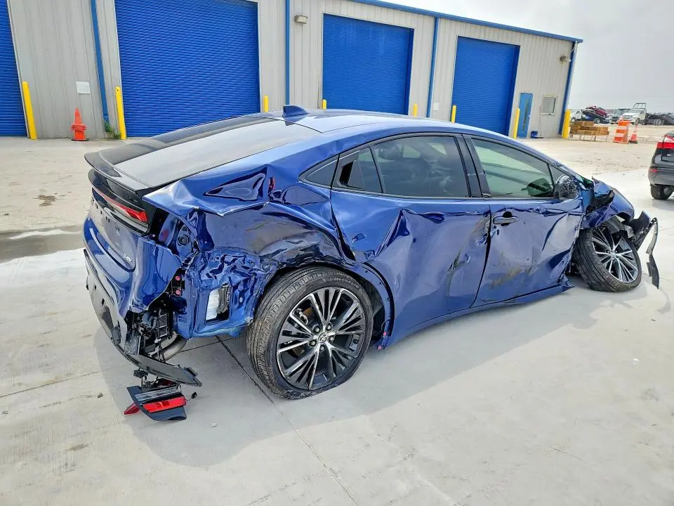 2025 TOYOTA PRIUS XLE  