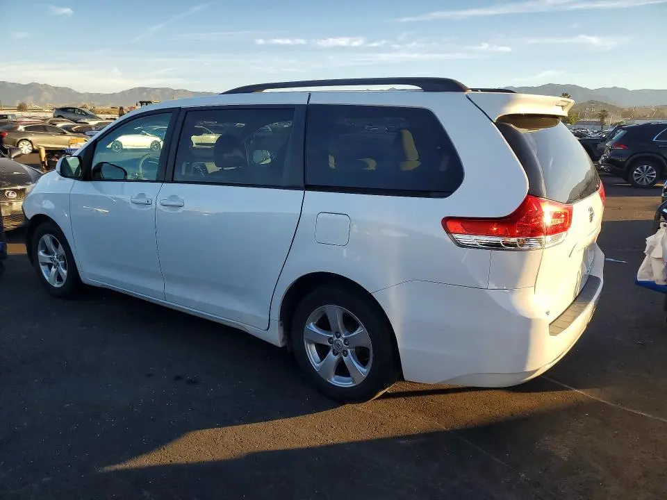 2014 TOYOTA SIENNA   