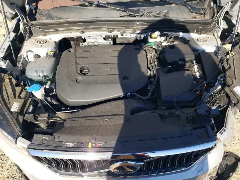 2023 VOLVO XC40 PLUS  