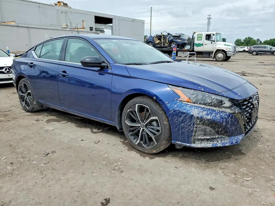 2024 NISSAN ALTIMA SR  