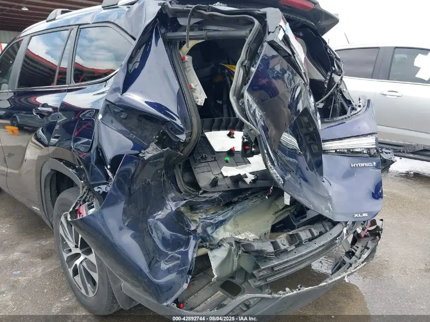 2023 TOYOTA HIGHLANDER HYBRID XLE