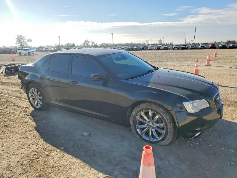 2016 CHRYSLER 300C   