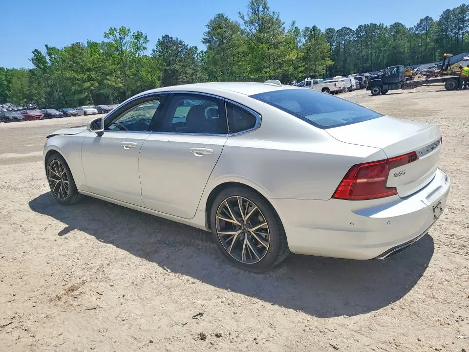 2017 VOLVO S90 T6 MOMENTUM  