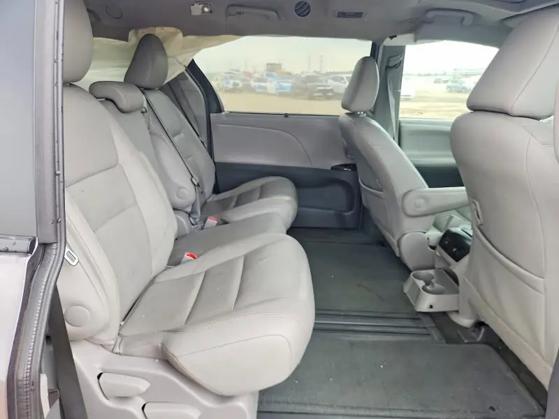 2015 TOYOTA SIENNA XLE PREMIUM 8-PASSENGER  