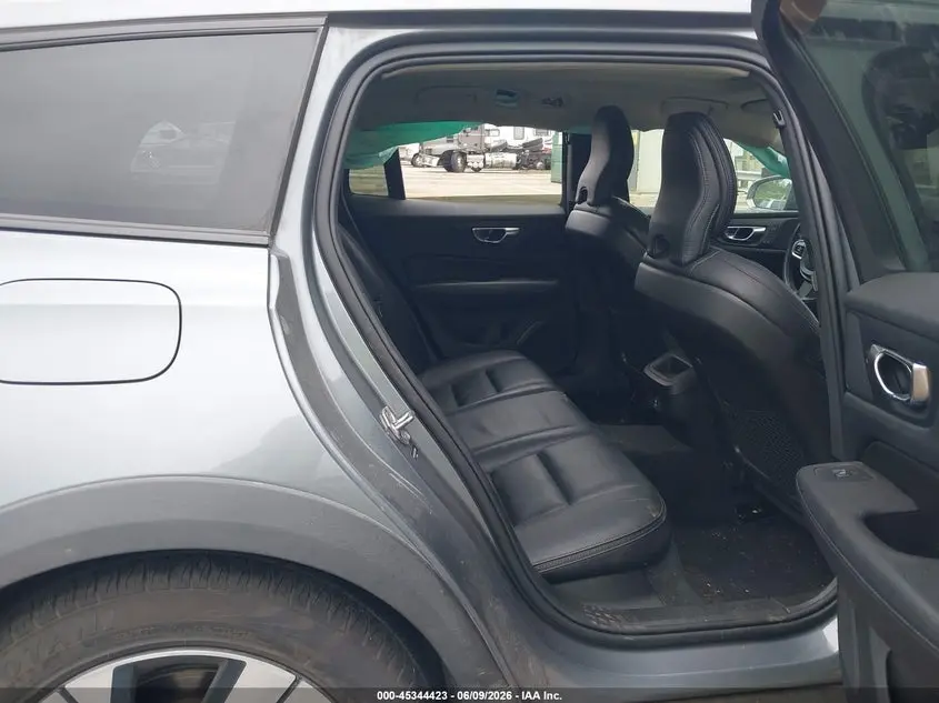 2020 VOLVO V60 CROSS COUNTRY T5