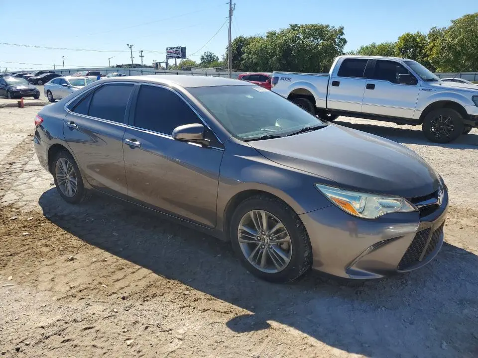 2015 TOYOTA CAMRY SE  
