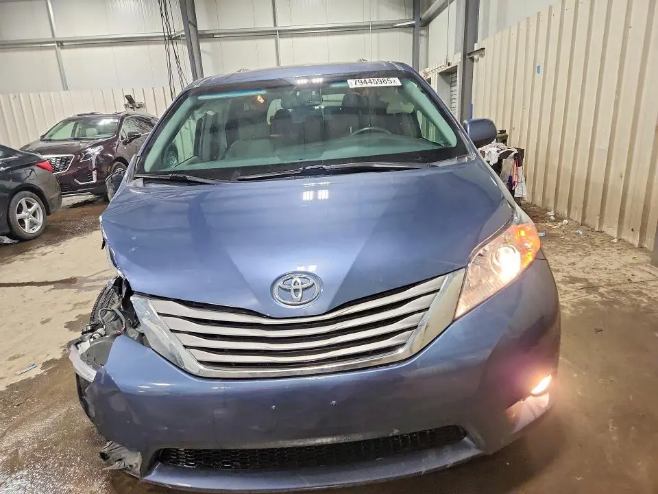 2017 TOYOTA SIENNA XLE 7-PASSENGER  
