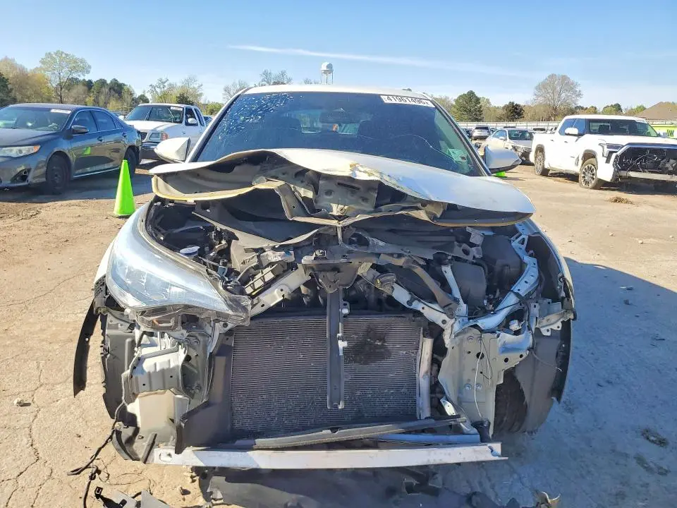 2021 TOYOTA C-HR XLE  