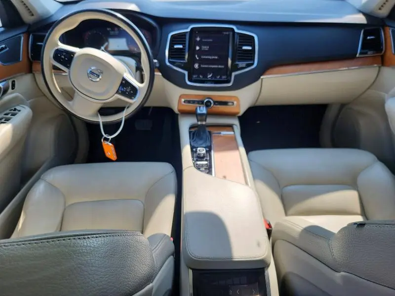 2021 VOLVO XC90 T6 MOMENTUM  