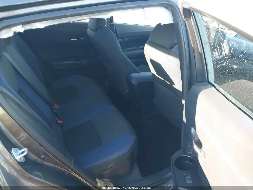 2022 TOYOTA C-HR XLE