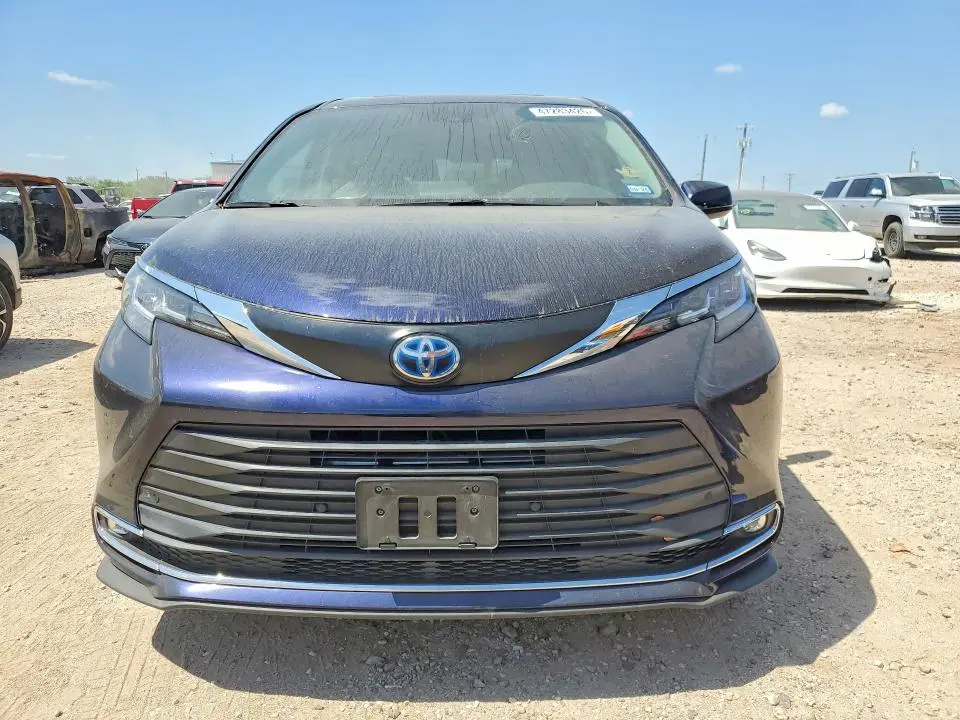 2021 TOYOTA SIENNA XLE 7-PASSENGER  