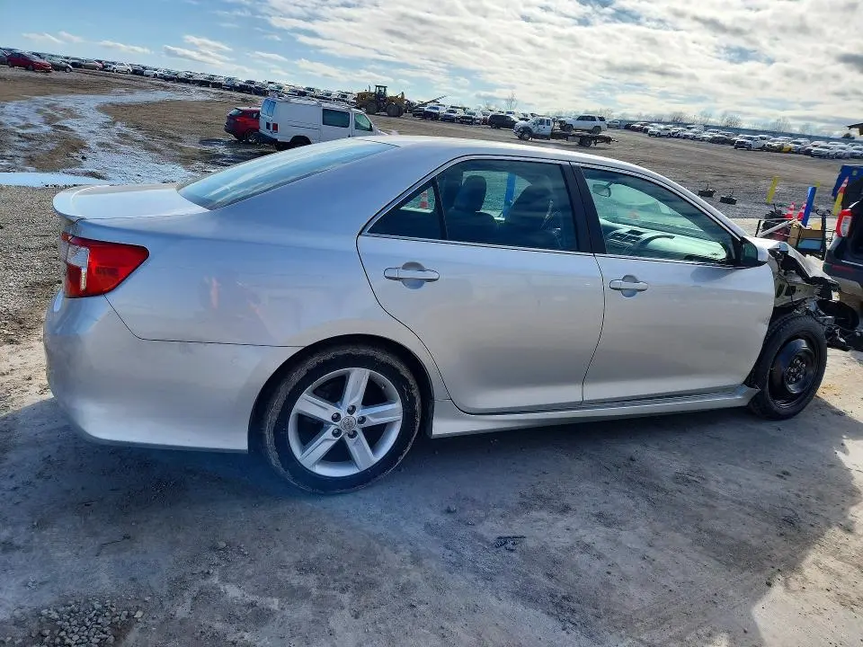 2012 TOYOTA CAMRY SE  