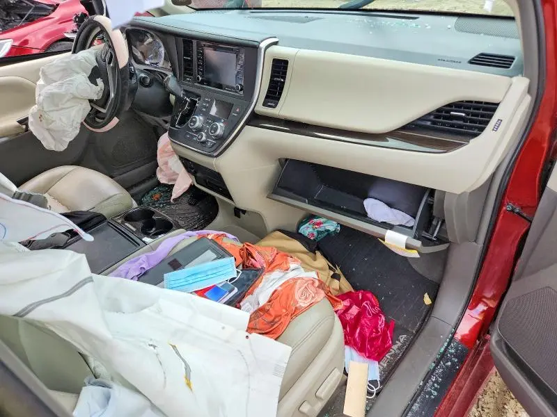 2019 TOYOTA SIENNA XLE PREMIUM 8-PASSENGER  