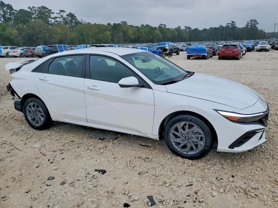 2025 HYUNDAI ELANTRA BLUE  