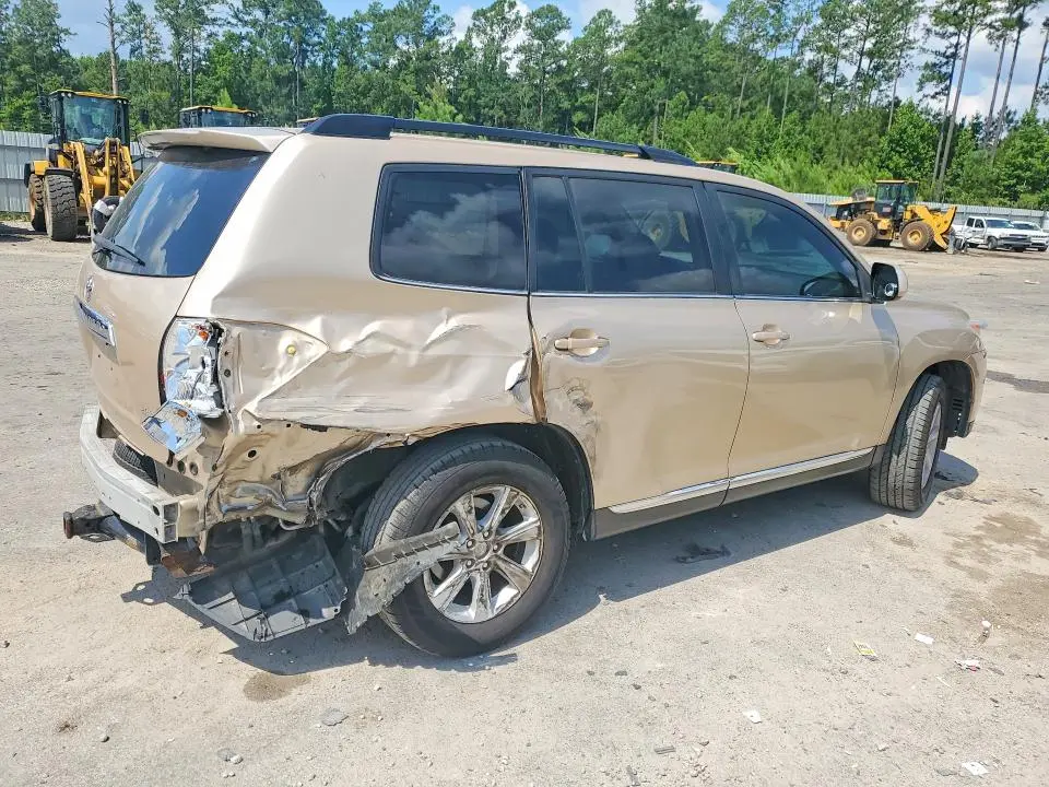 2013 TOYOTA HIGHLANDER SE  
