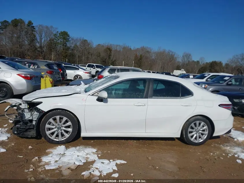 2018 TOYOTA CAMRY LE