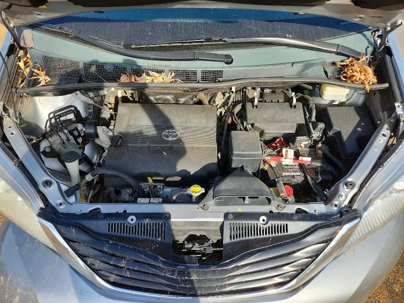 2014 TOYOTA SIENNA LE MOBILITY 7-PASSENGER  