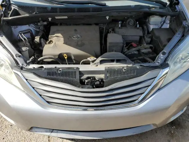 2012 TOYOTA SIENNA XLE  