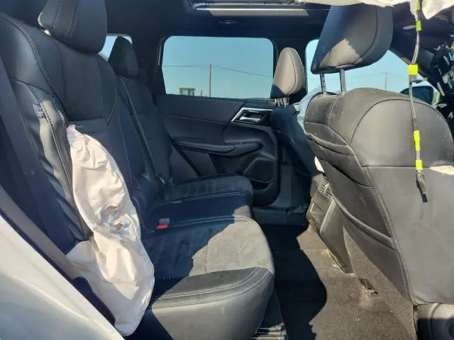 2024 MITSUBISHI OUTLANDER SE  