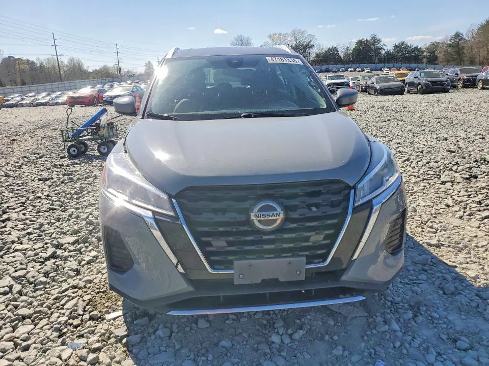 2021 NISSAN KICKS SV  
