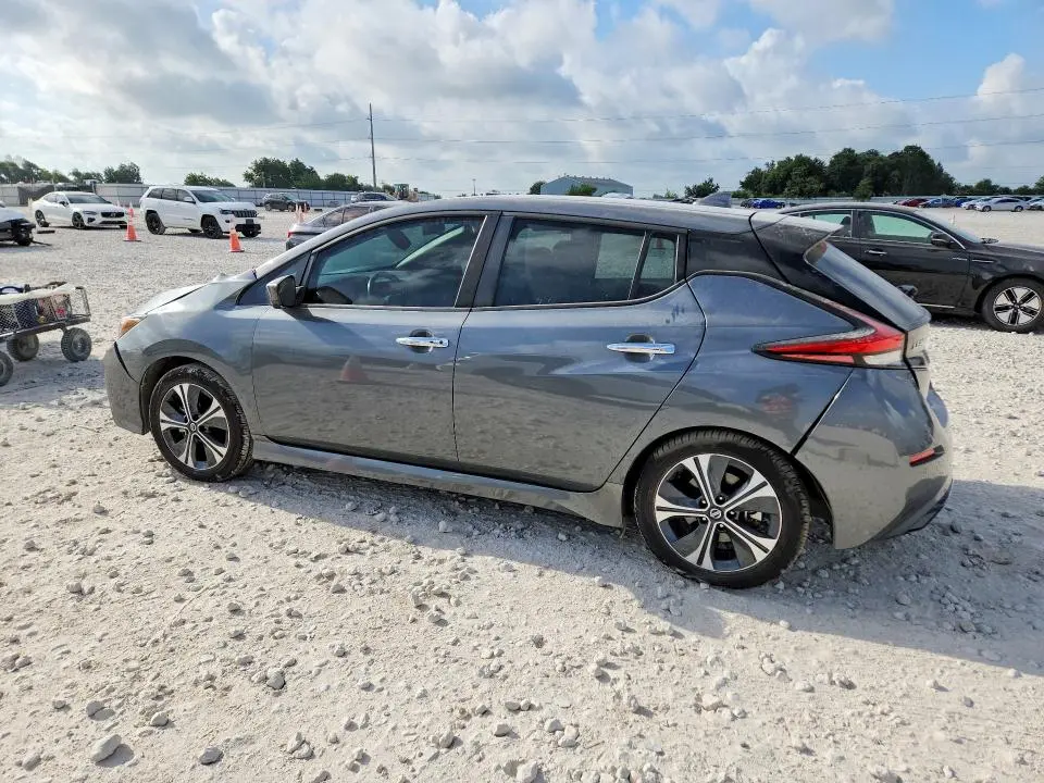 2020 NISSAN LEAF SV  