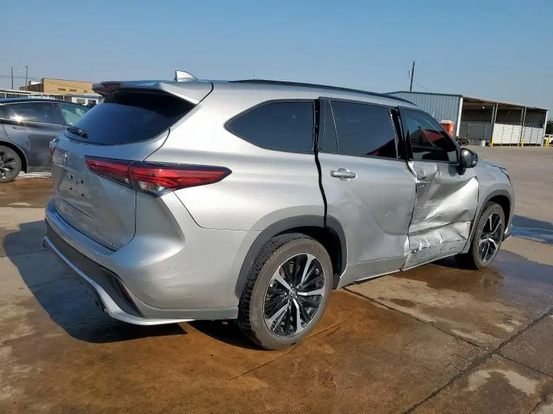 2021 TOYOTA HIGHLANDER XSE  