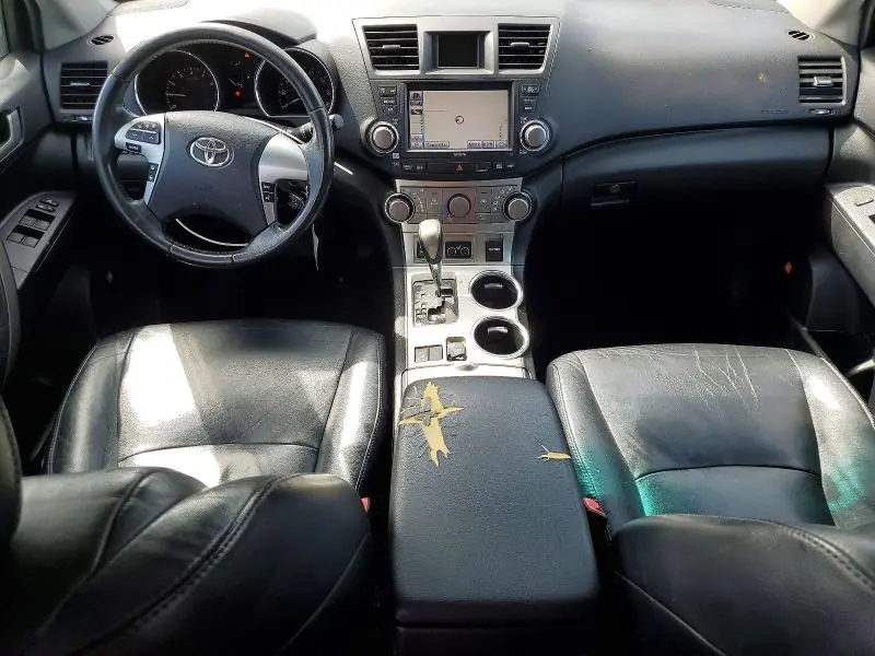 2012 TOYOTA HIGHLANDER SE  