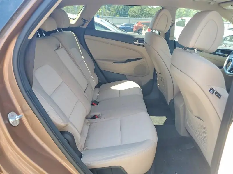 2016 HYUNDAI TUCSON SE  
